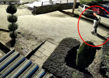 Boşanma aşamasındaki eşini tabancayla katledip, çocuğunu kaçırdı
