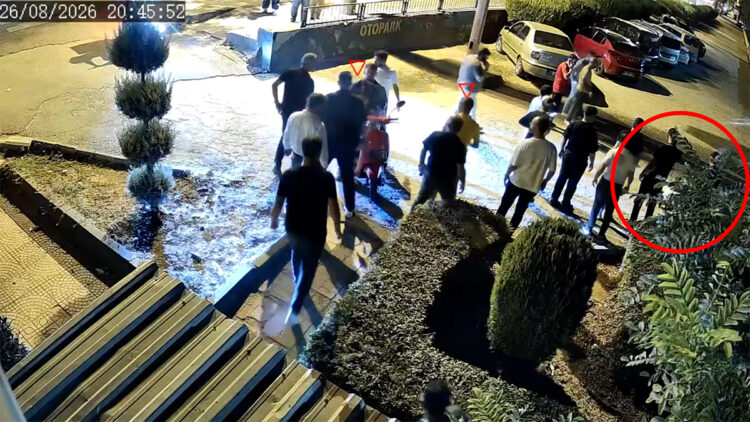 Eşini öldürdükten sonra çocuğunu alıp kaçan şüpheli adliyede