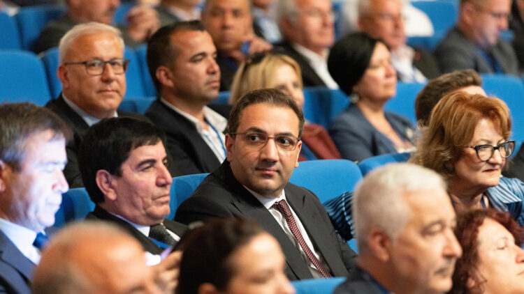 Balçova Belediye Başkanı Onur Yiğit, görevine iade edildi