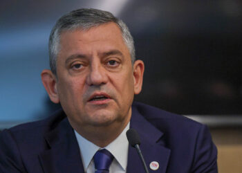 Özgür Özel’den dikkat çeken çıkış: “Her mahalleye kreş yapacağız”