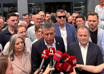 Özgür Özel’den iddialı çıkış: “Yeni Parti artık muhalefet partisi değil”