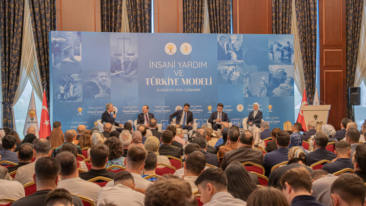 AK Parti'de 'İnsani Yardım ve Türkiye Modeli' programı düzenlendi