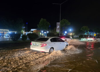 Ordu'da sağanak yağış; ulaşımı aksattı