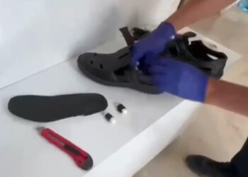 Ayakkabısının tabanına gizlediği metamfetaminle yakalandı