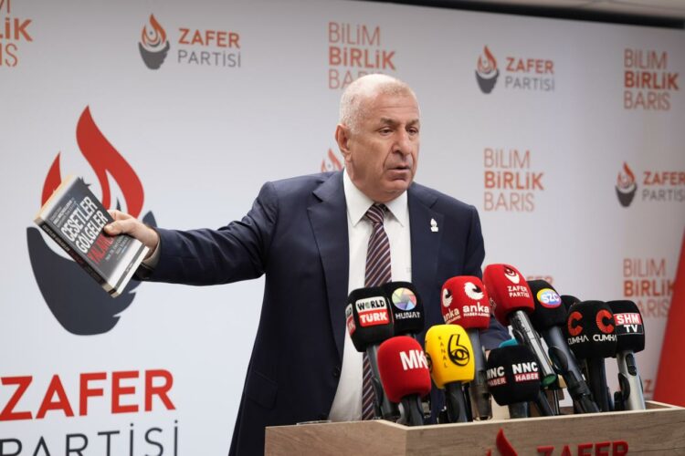 Ümit Özdağ'dan Özgür Özel'e çağrı: "Atatürk'ün kurduğu devletin tasfiyesine ortak olmayın"
