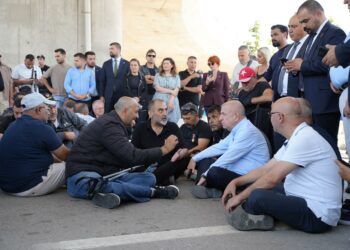 Gaziler İçişleri Bakanlığı’na yürümek istedi, polis yolu kapattı