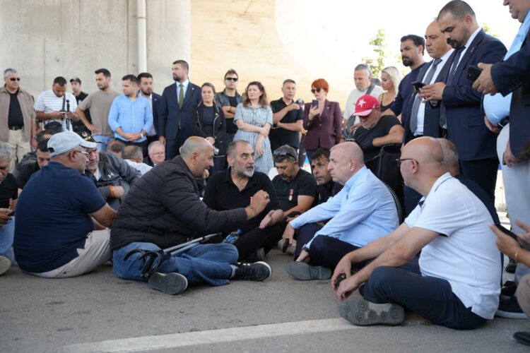 Gaziler İçişleri Bakanlığı’na yürümek istedi, polis yolu kapattı