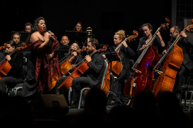 İzmir Oda Orkestrası yeni sezonu Zeytin Sahne’de açtı