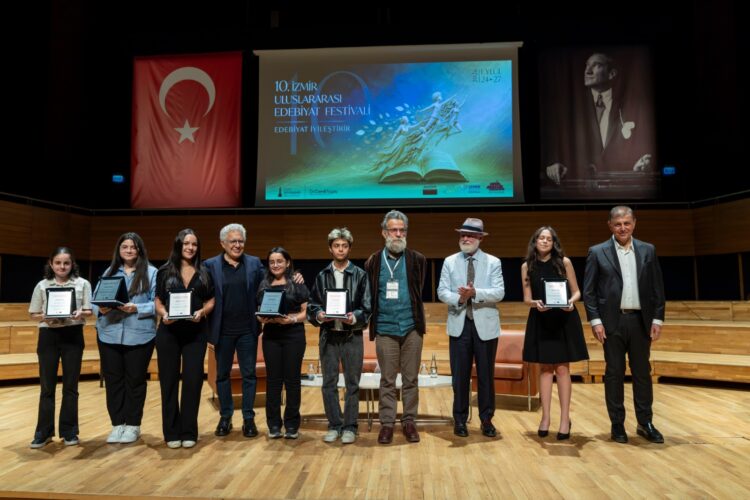 İzmir, edebiyatın iyileştiren gücünde buluştu