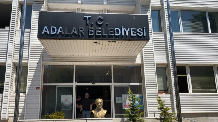 Adalar’da başkan vekilliği seçimi ertelendi: CHP ve Yeni Parti oylamaya katılmadı