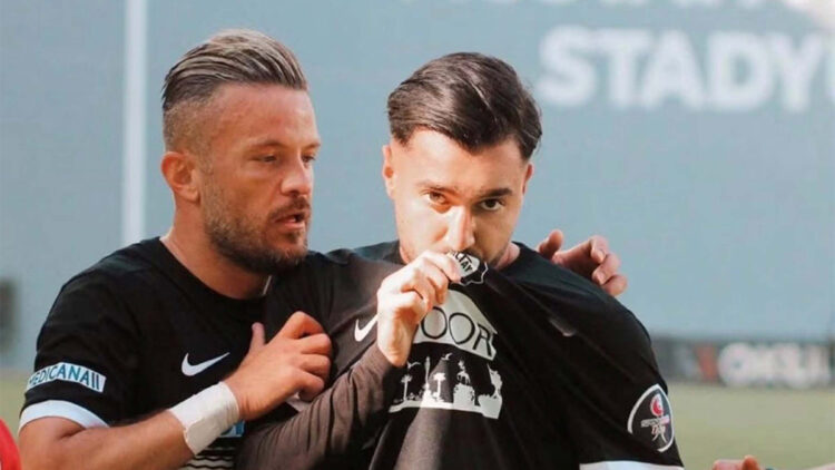 Altay evinde Denizli ile oynuyor