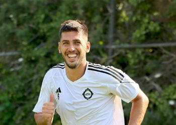 Ceyhun Gülselam 38 yaşında futbolu bıraktı