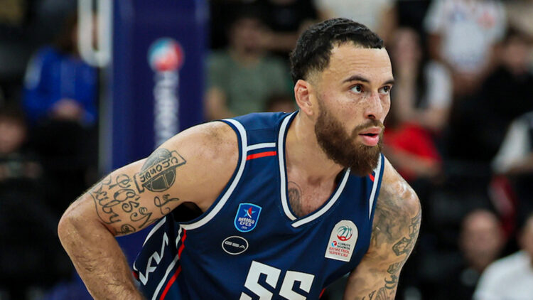Anadolu Efes, Beşiktaş’ı 95-81 mağlup ederek lige galibiyetle başladı