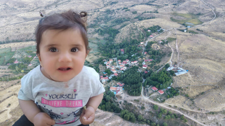 Büşra bebek her yerde aranıyor: Ekipler bölgeyi karış karış tarıyor