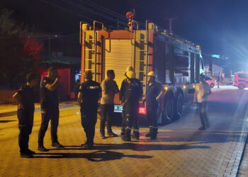 Çanakkale otomobil, yolun karşına geçmeye çalışan aileye çarptı: 1 ölü, 4 yaralı