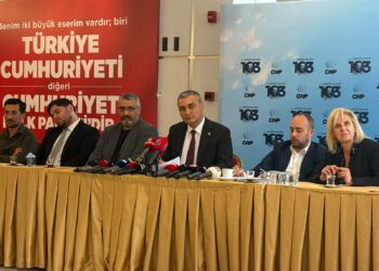 Müslim Sarı’dan belediye başkanlarına sert mesaj: “Hiç kimse CHP’den üstün değil”