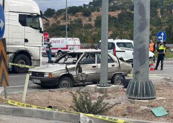 Çanakkale'de yolcu otobüsüyle otomobil çarpıştı; 2 ölü