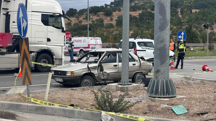 Çanakkale'de yolcu otobüsüyle otomobil çarpıştı; 2 ölü
