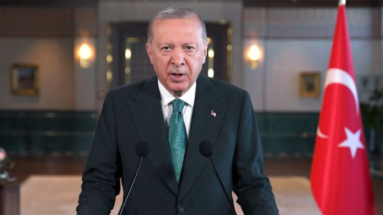 Cumhurbaşkanı Erdoğan: İmam hatipler başarı çıtasını sürekli daha yükseğe taşıyor