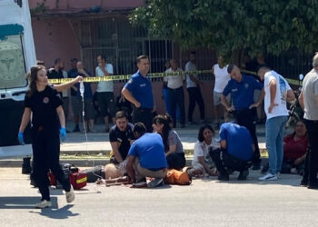 Duruşma öncesi karşılaşan aileler arasında silahlı kavga: 1 ölü, 7 yaralı