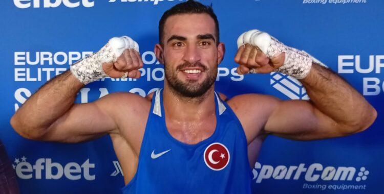 Türk boksunda bir ilk: Emrah Yaşar ağır sıklette Avrupa şampiyonu oldu