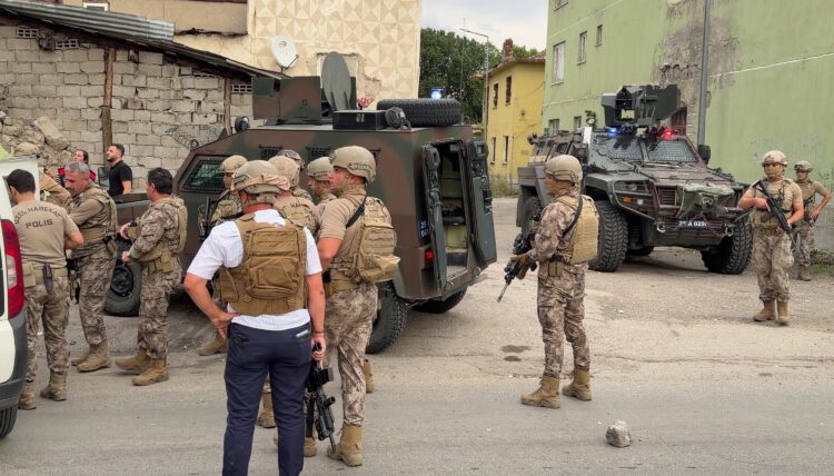 Boşanma kavgası silahlı çatışmaya dönüştü: 5’i ağır 12 kişi yaralandı