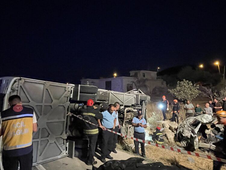 Gaziantep’te feci kaza: Otomobildeki 7 kişi hayatını kaybetti, 13 yaralı