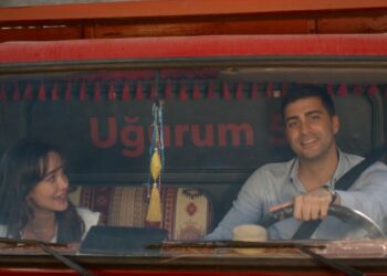 Haysiyet’ten ‘Selvi Boylum Al Yazmalım’a nostaljik gönderme: Kırmızı kamyon sahnesi dikkat çekti