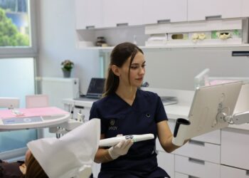 Beyaz diş uğruna mineyi yıpratmayın: Diş Hekimi İpek Rizvan’dan 7 önemli uyarı