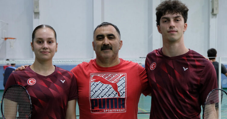 Karışık çiftlerde Türkiye'ye ilk kez altın madalya kazandıran sporculara uçakta sürpriz