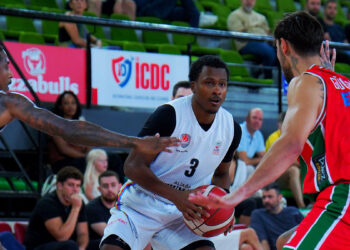 Petkimspor hazırlık maçlarında durdurulamıyor: Karşıyaka’yı 86-79 mağlup etti