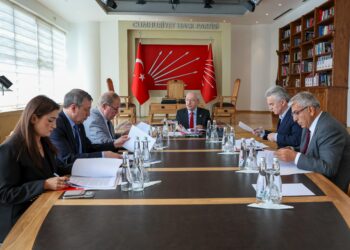 Kılıçdaroğlu, borsa ve fon hareketleri için Ekonomi Masası’nı topladı
