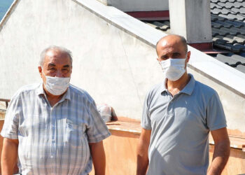 Manisa'da apartmandakilerden 'çöp ev' tepkisi