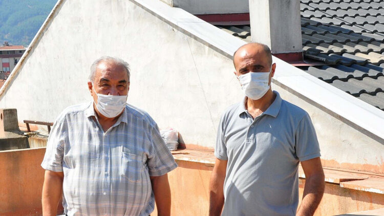 Manisa'da apartmandakilerden 'çöp ev' tepkisi