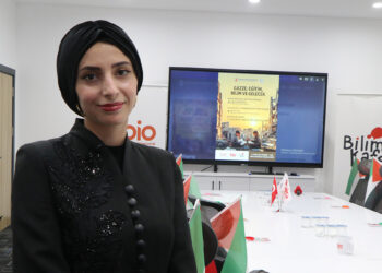 Filistinli öğrenciden Barış Günü'nde anlamlı mesaj: "Bomba seslerini duyuyorduk, eğitim bizim için çok önemli"
