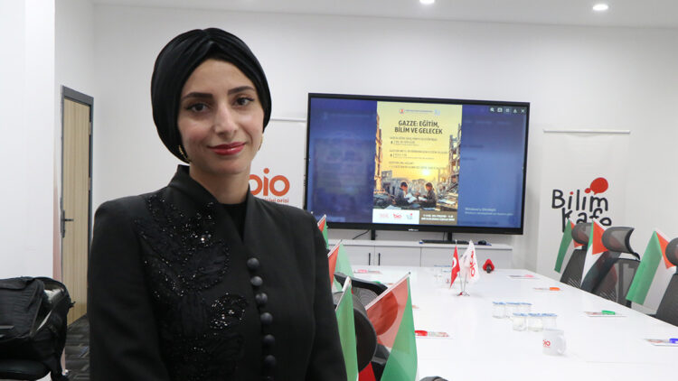 Filistinli öğrenciden Barış Günü'nde anlamlı mesaj: "Bomba seslerini duyuyorduk, eğitim bizim için çok önemli"