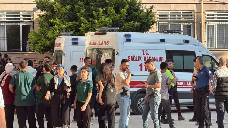 Turgutlu’daki okul saldırısında 8 kişi yaralandı
