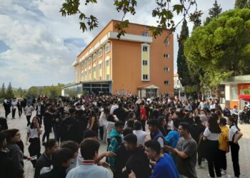 Manisa'da okula silahlı saldırı düzenlendi; yaralılar var