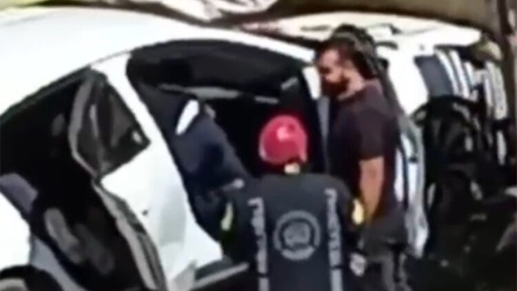 Otomobil iş yerine daldı: 1 yaralı