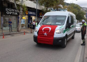 Şehit polisin cenazesini meslektaşları selam vererek uğurladı