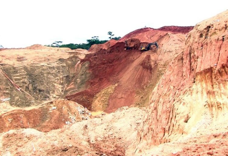 Altın madeninde göçük: 60 kişi yaşamını yitirdi