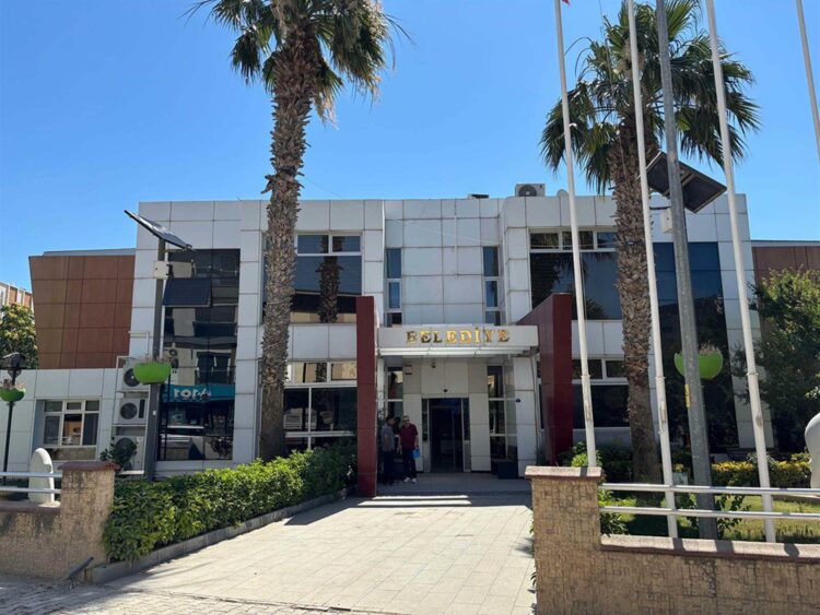 Seferihisar Belediyesi’ne rüşvet soruşturmasında 29 tutuklama