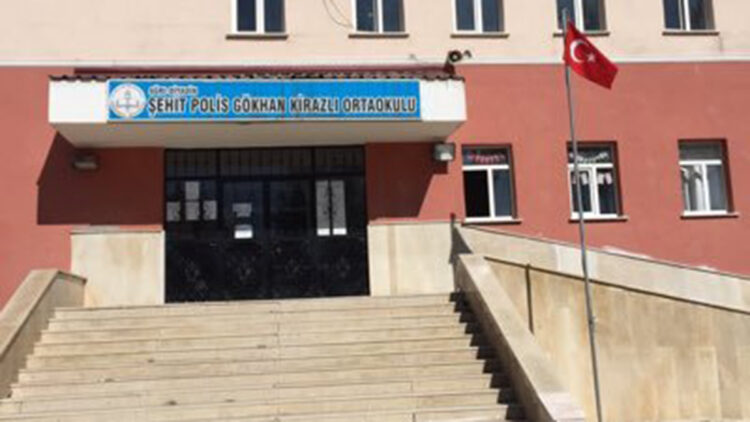 Şehit Polis Gökhan Kirazlı Ortaokulu'nun ismi değiştirildi mi?