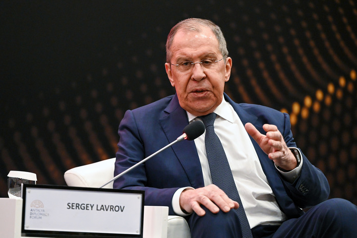 Sergey Lavrov’dan Avrupa’ya sert uyarı: “Ukrayna’ya asker gönderilmesi savaş ilanı olur”