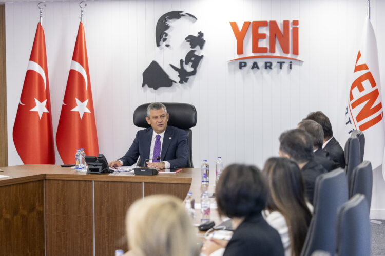 Özgür Özel’den fon soruşturmasında 200 milyon dolar iddiası: Mehmet Şimşek’e çağrı