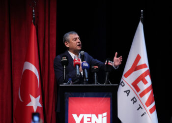 Özgür Özel’den fon soruşturması çıkışı: “Milletin parasını geri alacak mısın?”