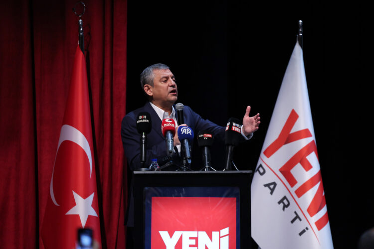 Özgür Özel’den fon soruşturması çıkışı: “Milletin parasını geri alacak mısın?”
