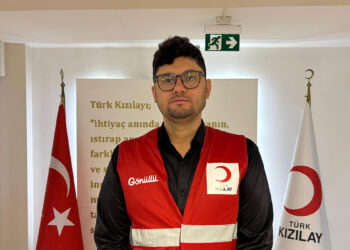 Pakistan'daki afette yardım almıştı: 17 yıl sonra Türk Kızılay'ında gönüllü oldu
