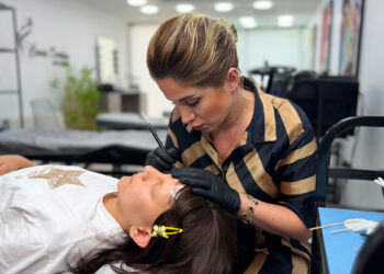 Alopesi hastası Esma Nur'un 'kaş' hayali gerçek oldu