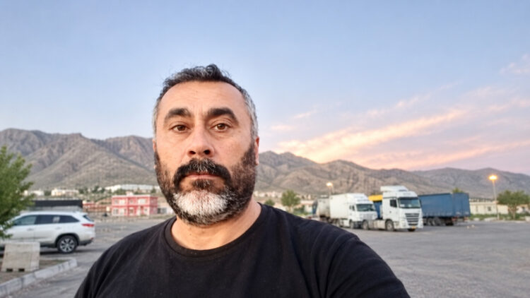 Lastiği patlayan TIR, önündeki TIR'a çarptı; 1 ölü
